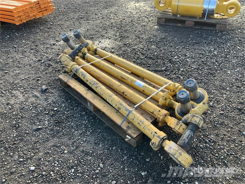 Quantity of (4) Hydraulic Parts Hidráulicos