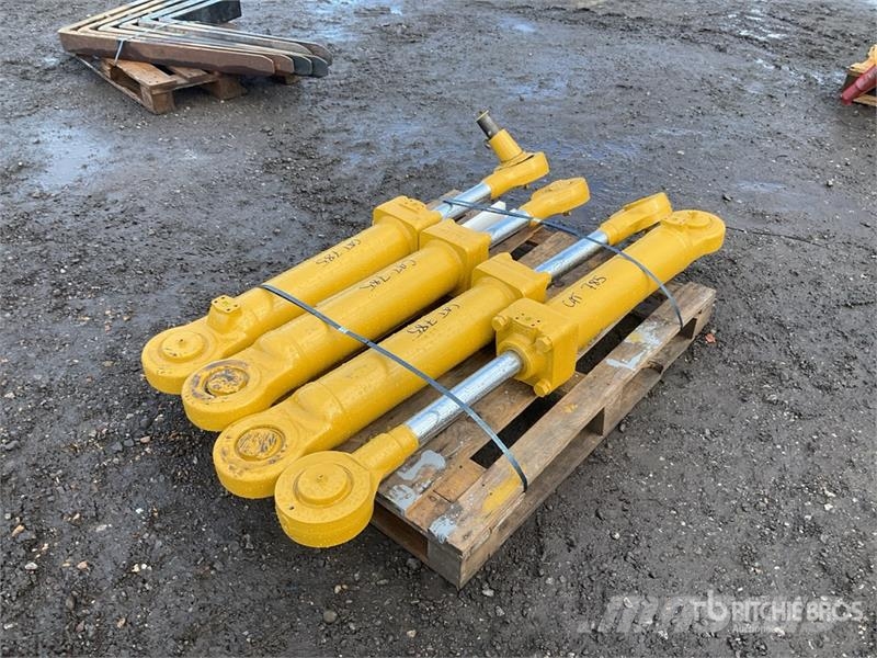 Quantity of (4) Hydraulic Parts Hidráulicos