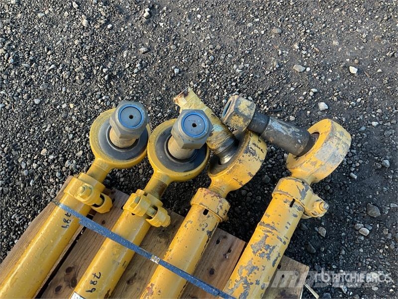 Quantity of (4) Hydraulic Parts Hidráulicos