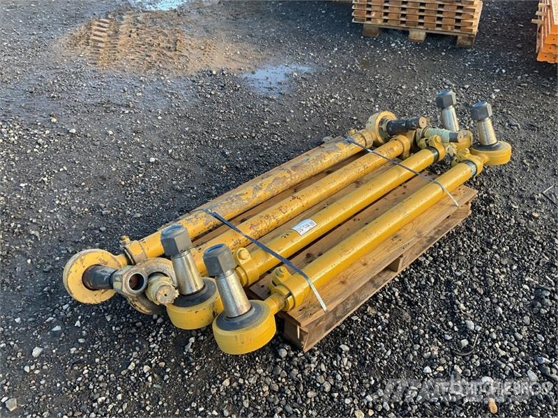 Quantity of (4) Hydraulic Parts Hidráulicos