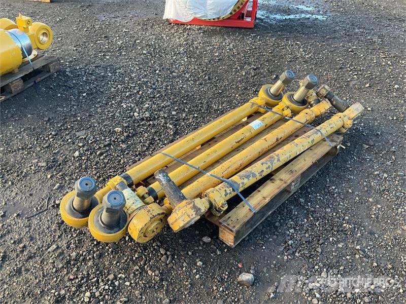 Quantity of (4) Hydraulic Parts Hidráulicos