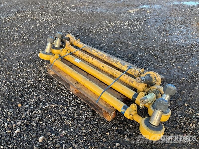 Quantity of (4) Hydraulic Parts Hidráulicos