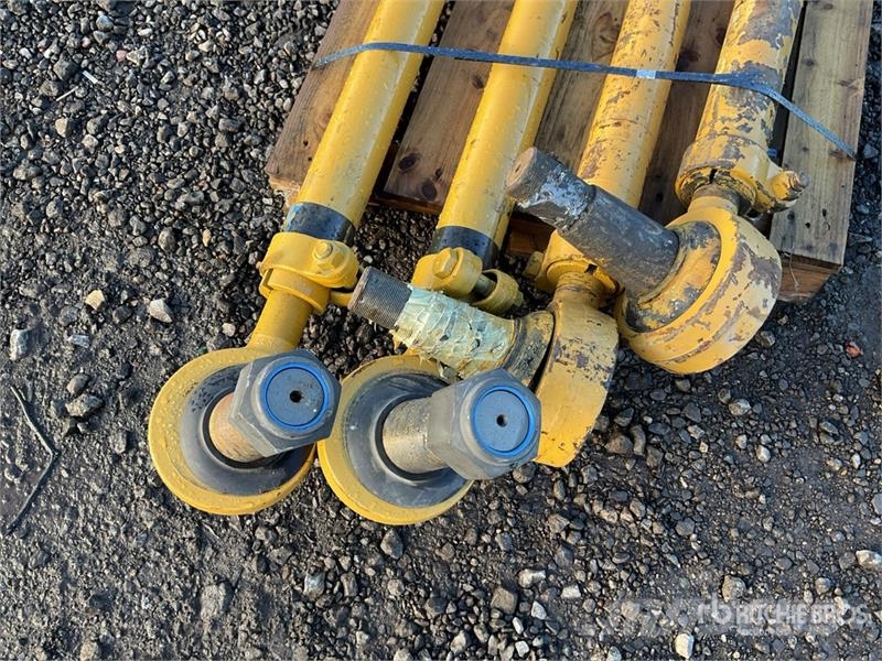 Quantity of (4) Hydraulic Parts Hidráulicos