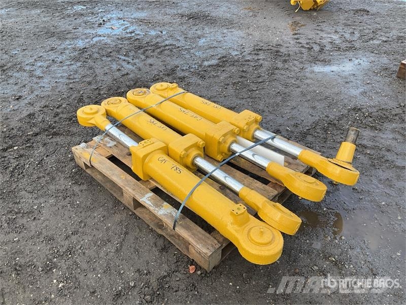 Quantity of (4) Hydraulic Parts Hidráulicos