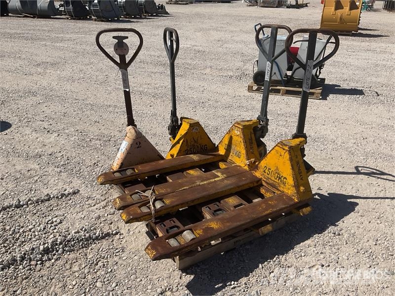  Quantity of (4) Ibernest Pallet Jack (Inoperable) Rokas palešu ratiņi