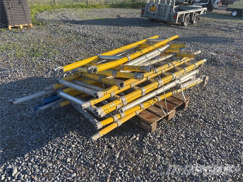 Quantity of (4) Instant INS205 DW G-Rail Frame 0.7 Ehitustellingud