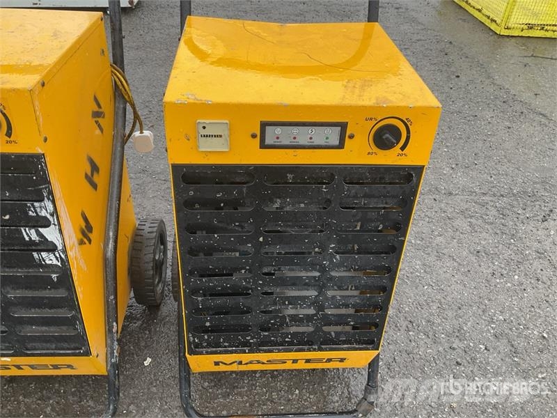 Quantity of (4) MCS DH62DV Dehumidifier مكونات أخرى