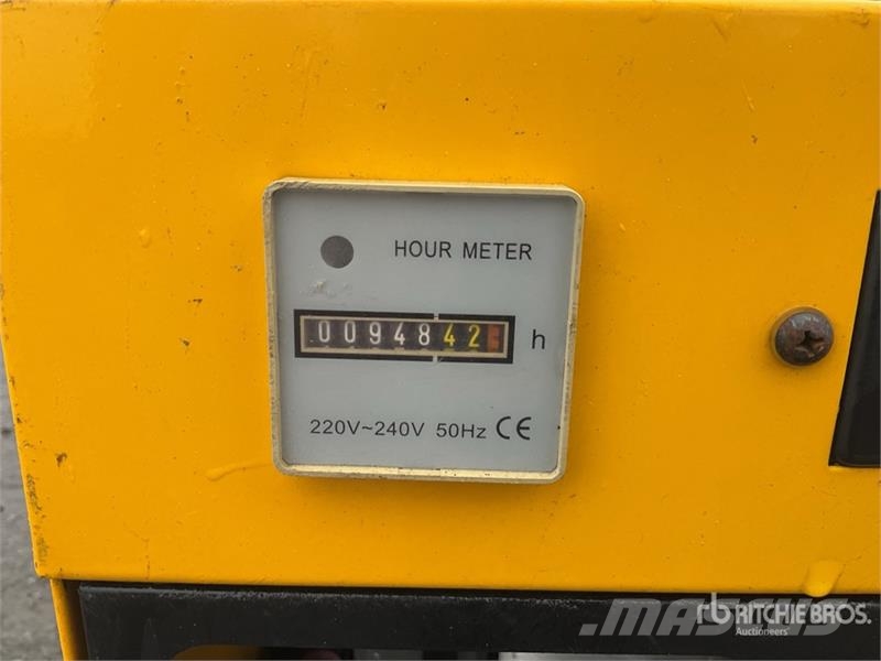 Quantity of (4) MCS DH62DV Dehumidifier مكونات أخرى