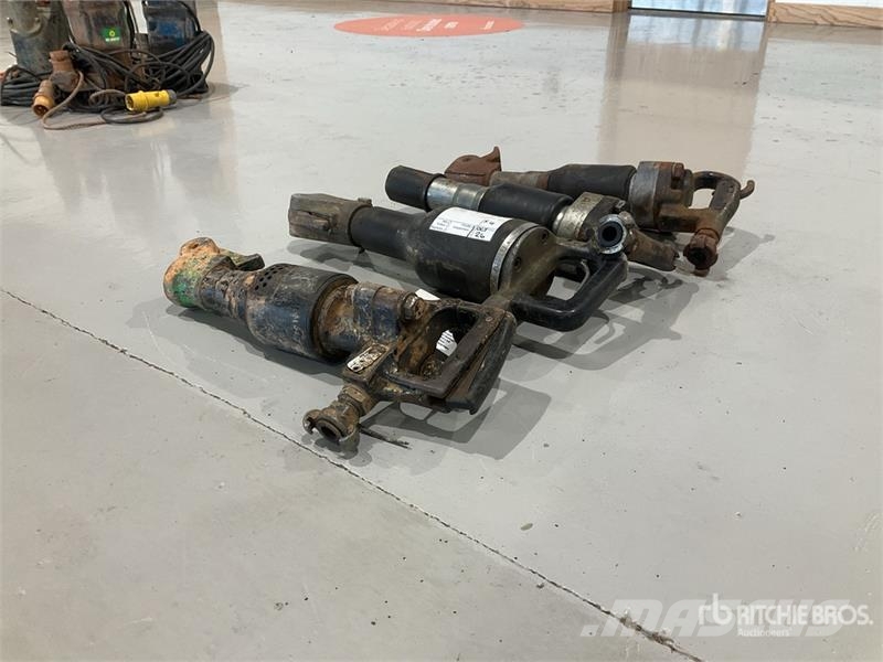  Quantity of (4) Pneumatic Breaker Other components