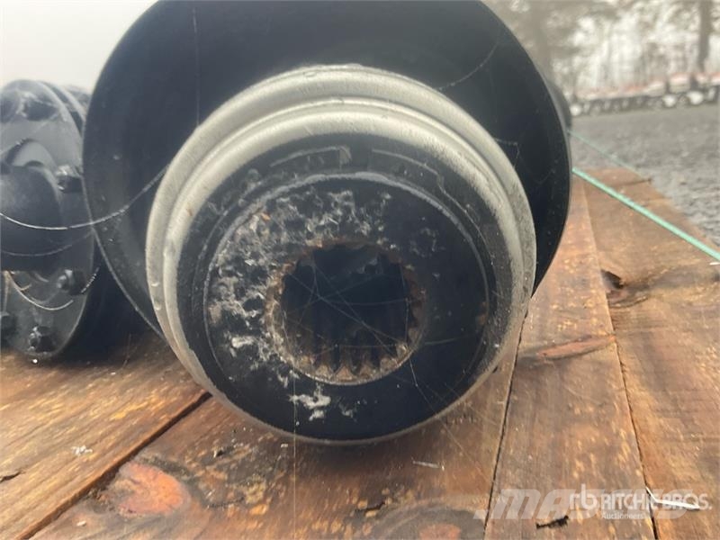 Quantity of (4) PTO Shafts (Unused) Andere Zubehörteile