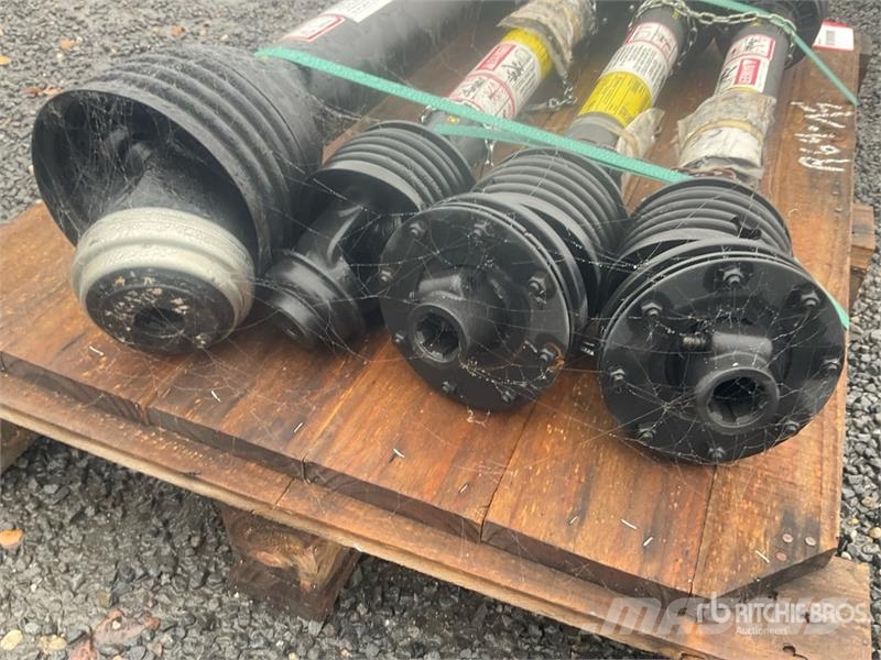 Quantity of (4) PTO Shafts (Unused) Andere Zubehörteile