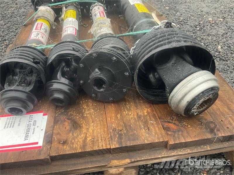 Quantity of (4) PTO Shafts (Unused) Andere Zubehörteile