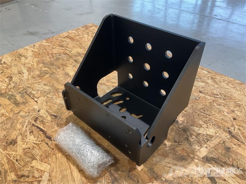 Quantity of (4) Trimble Mount - Mast, Bolt-On, wit Instrumente, Mess- und Automatisierungsausrüstung
