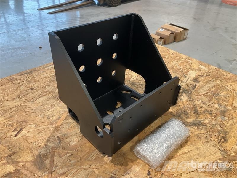 Quantity of (4) Trimble Mount - Mast, Bolt-On, wit Instrumente, Mess- und Automatisierungsausrüstung
