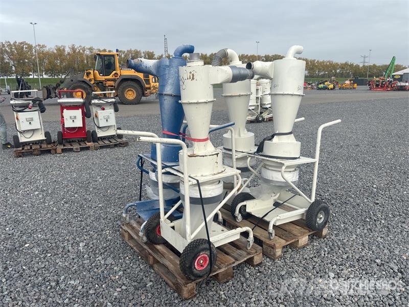 Quantity of (4) Ventur PRE-SEPARATOR Vacuum Cleane Vacuum cleaners