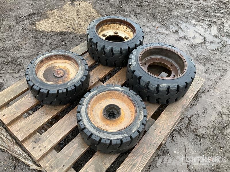 Quantity of (4) Wheels Pneus Agrícolas