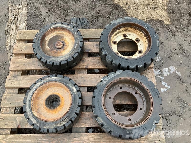 Quantity of (4) Wheels Pneus Agrícolas