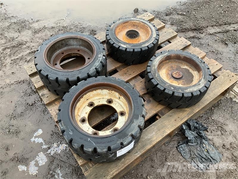 Quantity of (4) Wheels Pneus Agrícolas