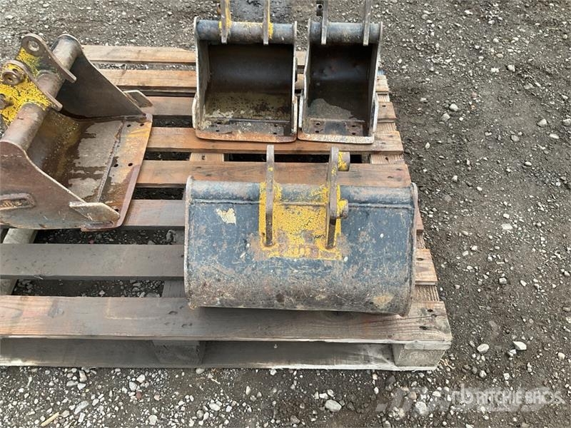 Quantity of (4) WHITES Digging Excavator Bucket Buckets