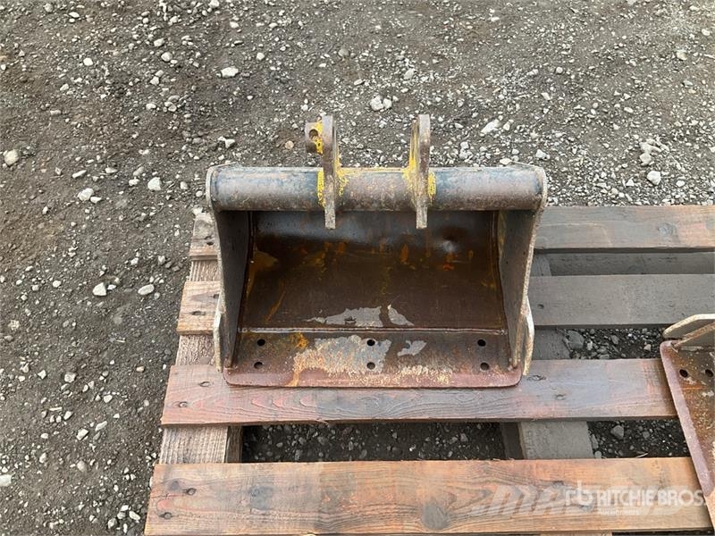 Quantity of (4) WHITES Digging Excavator Bucket Buckets