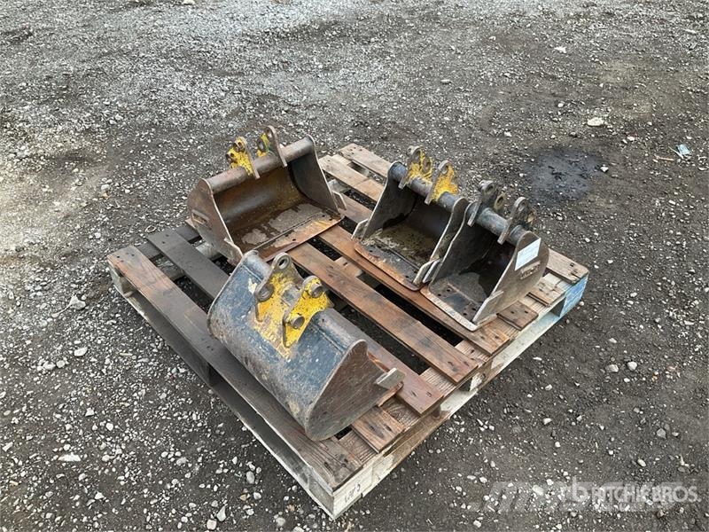 Quantity of (4) WHITES Digging Excavator Bucket Buckets