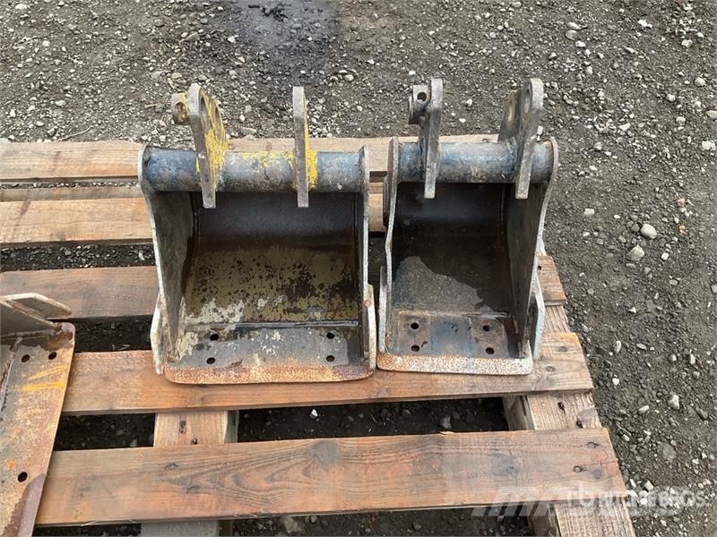 Quantity of (4) WHITES Digging Excavator Bucket Buckets