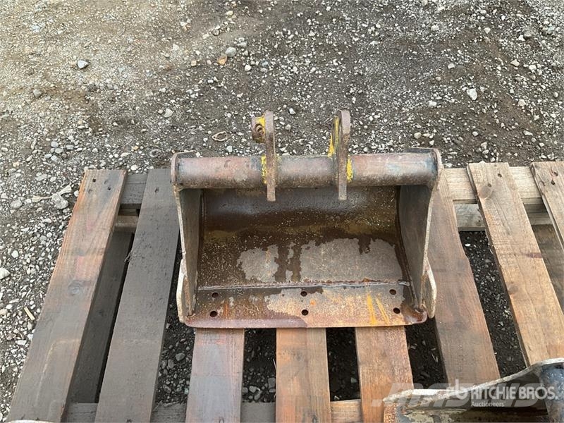 Quantity of (4) WHITES Digging Excavator Bucket Buckets