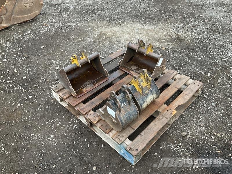 Quantity of (4) WHITES Digging Excavator Bucket Buckets