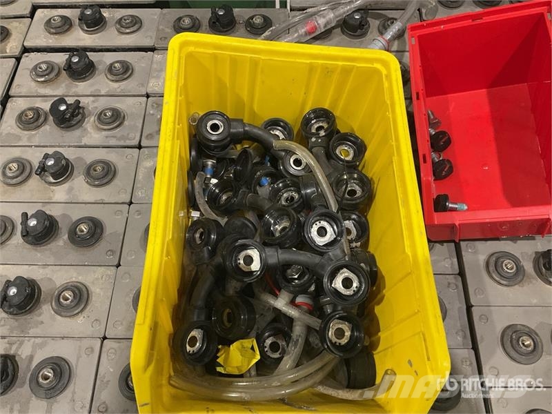 Quantity of (48) 2V Industrial Traction Battery Ce Autres accessoires
