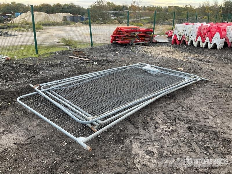 Quantity of (5) Heras Fencing Piirdeaia varustus