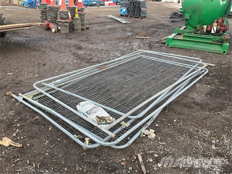 Quantity of (5) Heras Fencing Piirdeaia varustus