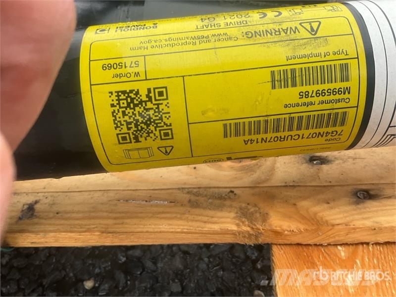 Quantity of (5) PTO Shafts (Unused) Andere Zubehörteile
