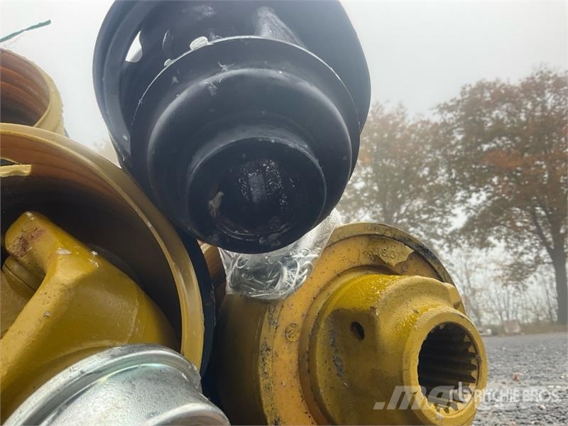 Quantity of (5) PTO Shafts (Unused) Andere Zubehörteile