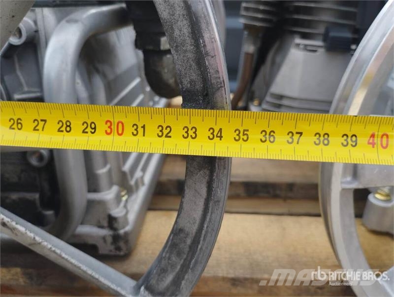 Quantity of (5) Pump Units and Engines Air Compres 空氣壓縮機