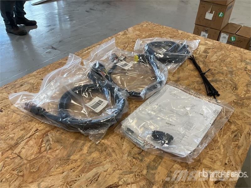  Quantity of (5) Trimble - Base, Cat, Dozer, D6T T4 Instrumenti, oprema za mjerenje i automatizaciju