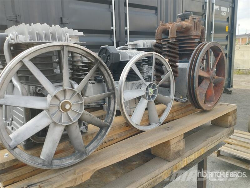 Quantity of (6) Pump Units and Engines Air Compres Kompresszorok