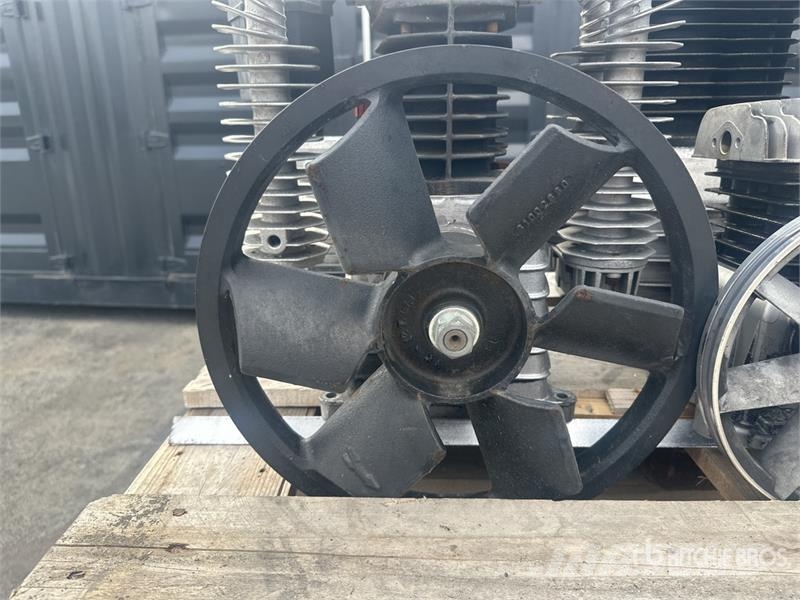 Quantity of (6) Pump Units Air Compressor Компресори