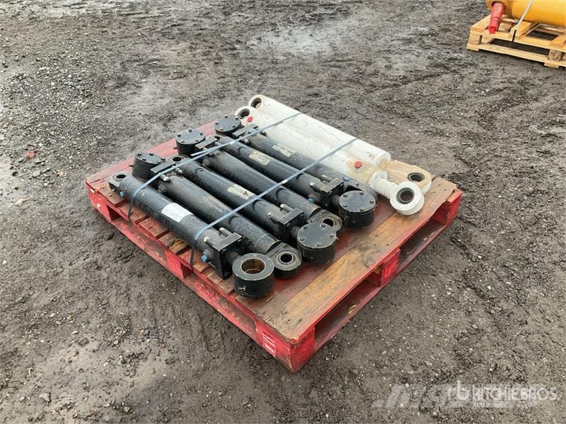 Quantity of (8) Hydraulic Parts Hidráulicos