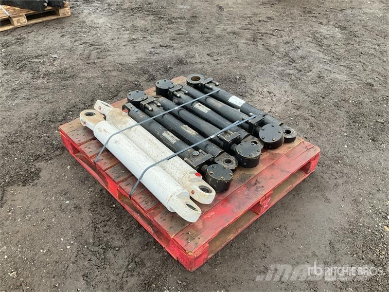 Quantity of (8) Hydraulic Parts Hidráulicos