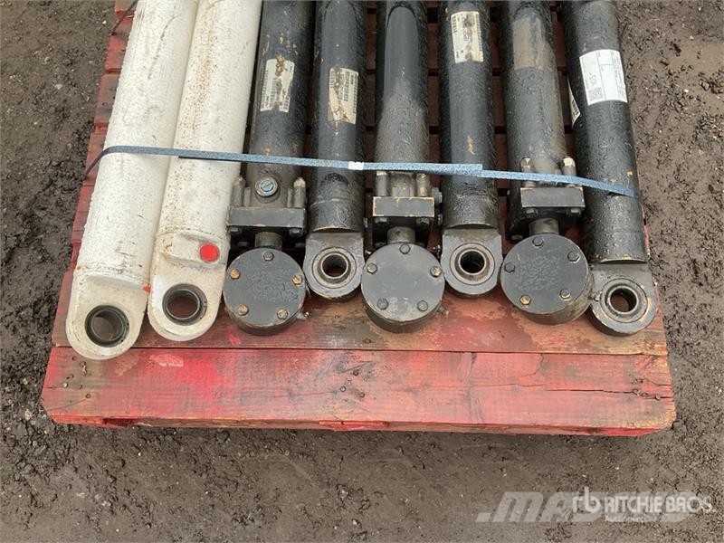 Quantity of (8) Hydraulic Parts Hidráulicos