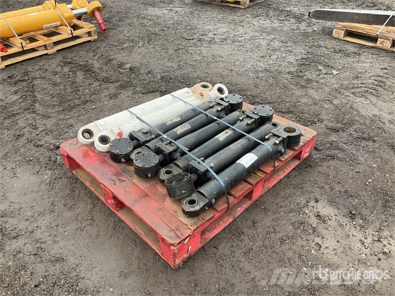 Quantity of (8) Hydraulic Parts Hidráulicos