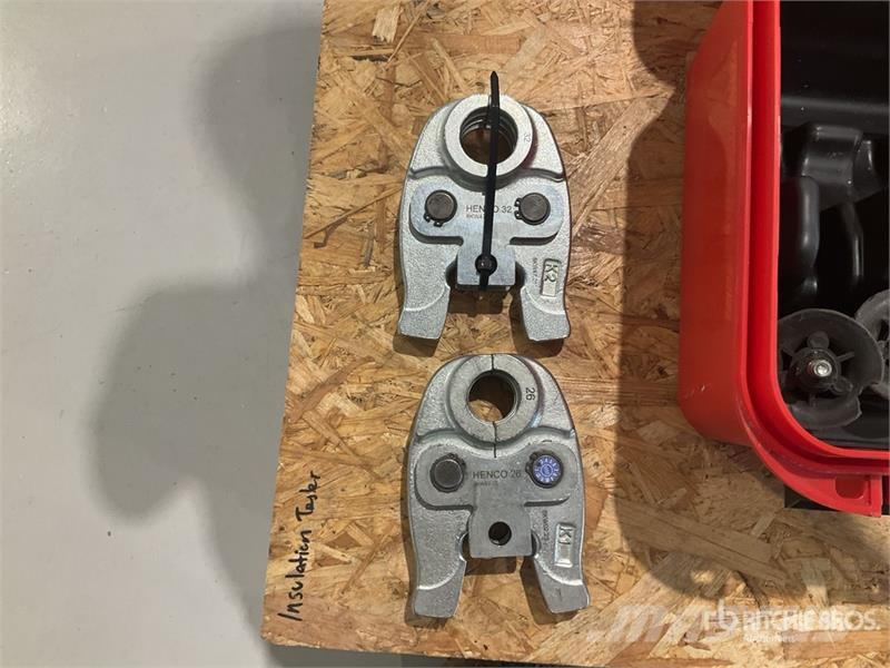 Quantity of (8) Novopress Crimper Attachment Andere Zubehörteile
