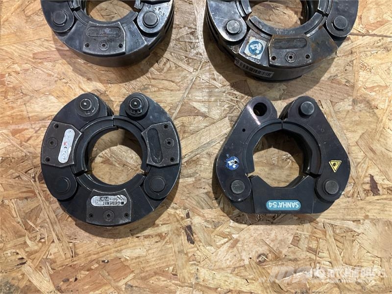 Quantity of (8) Novopress Crimper Attachment Andere Zubehörteile