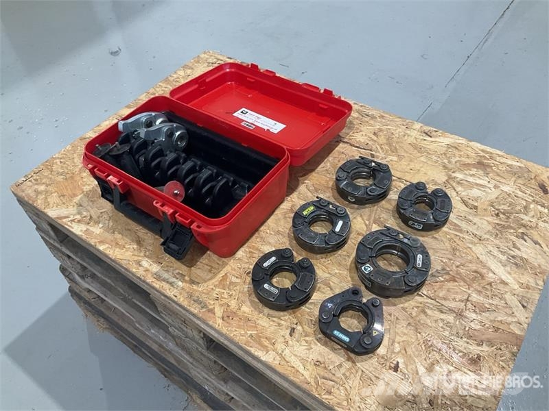 Quantity of (8) Novopress Crimper Attachment Andere Zubehörteile