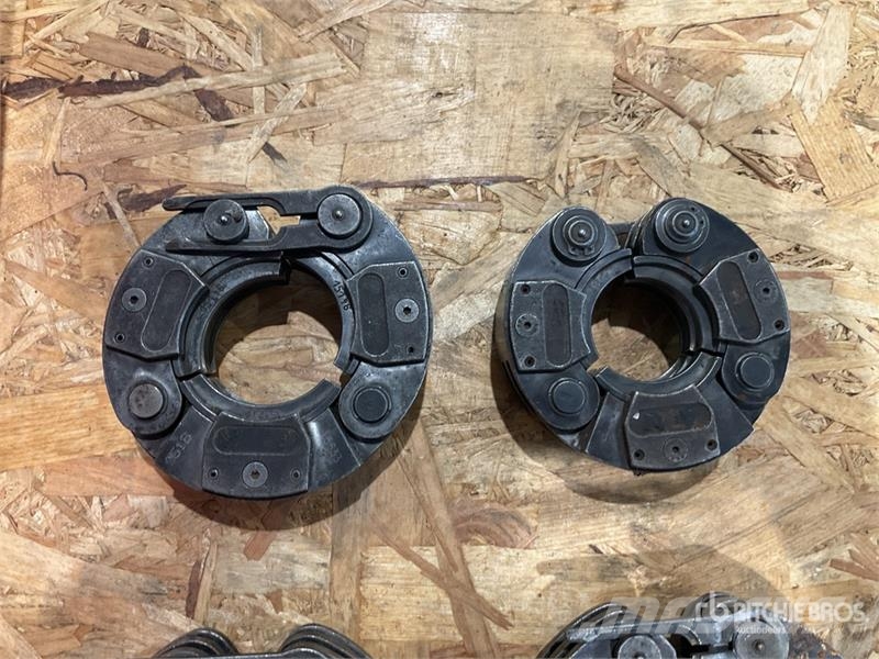 Quantity of (8) Novopress Crimper Attachment Andere Zubehörteile