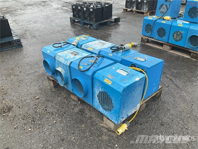  Quantity of (8) Space Heater معدات التسخين والإذابة