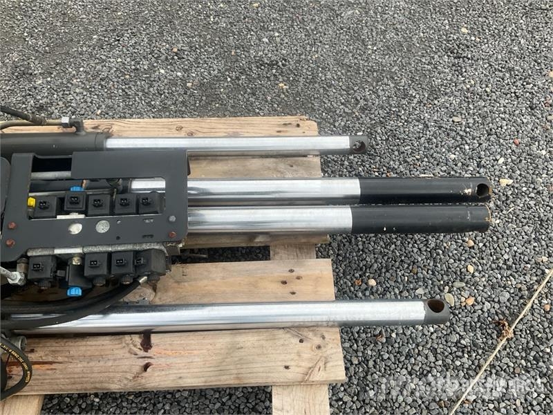  Quantity of Combine Lifting Cylinders with Hydraul مكونات أخرى