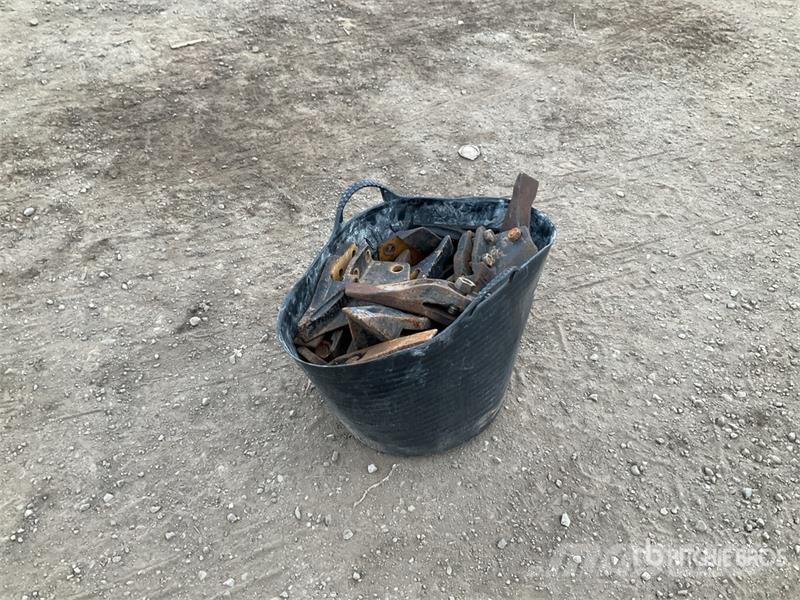 Quantity of Excavator Bucket Teeth Other components