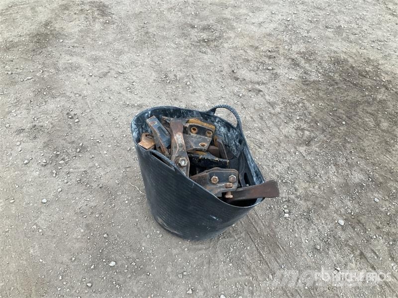 Quantity of Excavator Bucket Teeth Other components