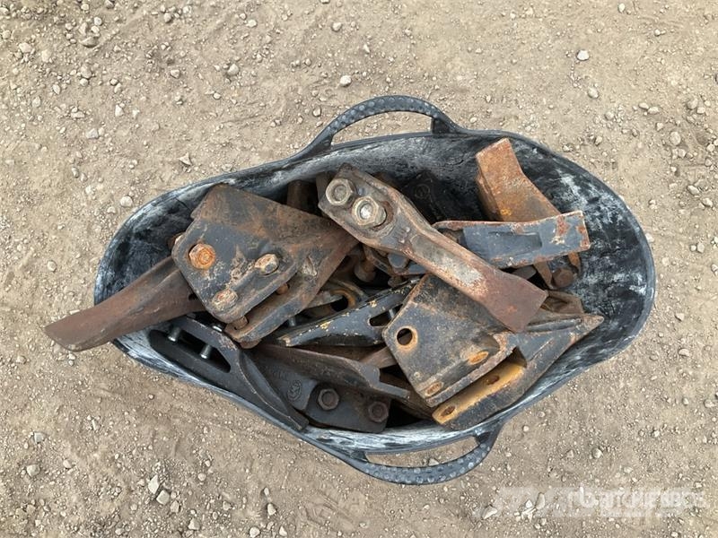 Quantity of Excavator Bucket Teeth Other components